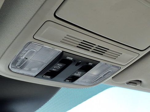 Used 2025 Honda Odyssey EX-L image 16