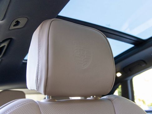 Certified 2025 Porsche Macan image 58