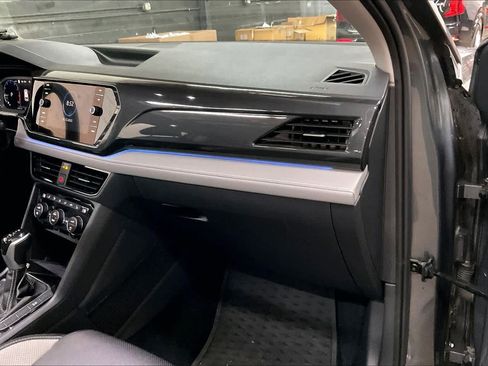 Used 2022 Volkswagen Taos SEL image 18