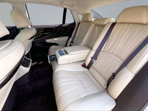 Used 2020 Lexus LS 500 w/ Interior Upgrade Package RWD image 26