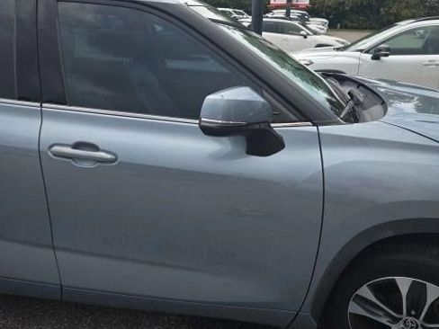 Used 2021 Toyota Highlander XLE FWD image 8
