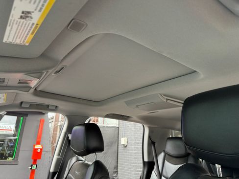 Used 2018 Cadillac Escalade Luxury AWD/4WD image 12