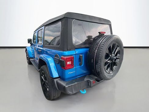 Used 2022 Jeep Wrangler Unlimited Sahara w/ Cold Weather Group AWD/4WD image 6