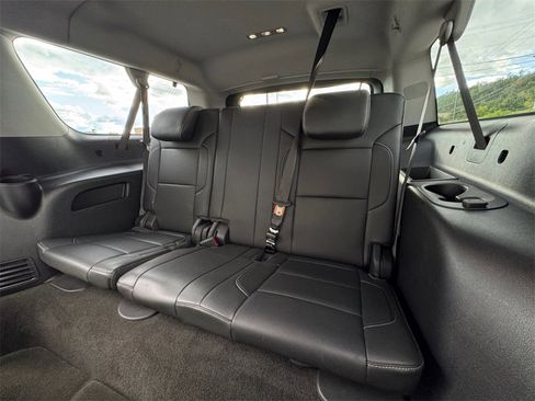Used 2018 Chevrolet Suburban Premier image 32