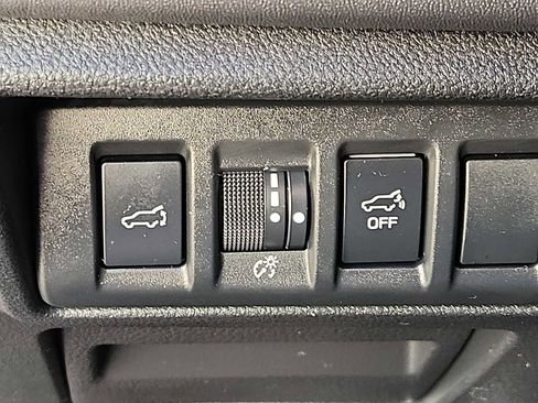 Used 2025 Subaru Outback Limited AWD/4WD image 25