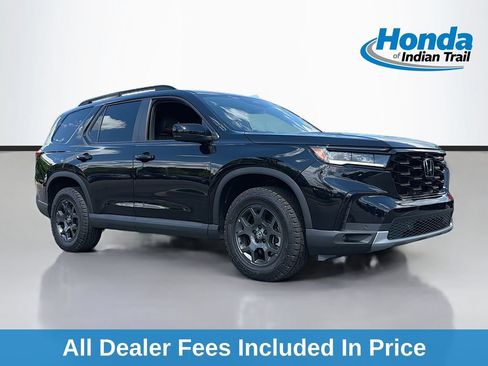 Used 2024 Honda Pilot TrailSport image 1