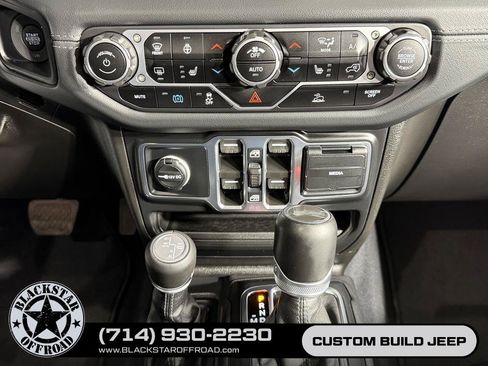 Used 2024 Jeep Wrangler Unlimited Sahara AWD/4WD image 28
