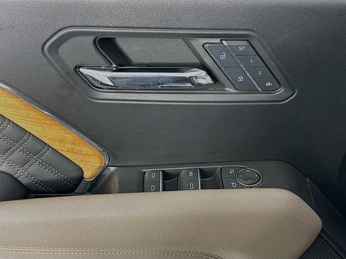 Used 2024 GMC Canyon Denali image 11