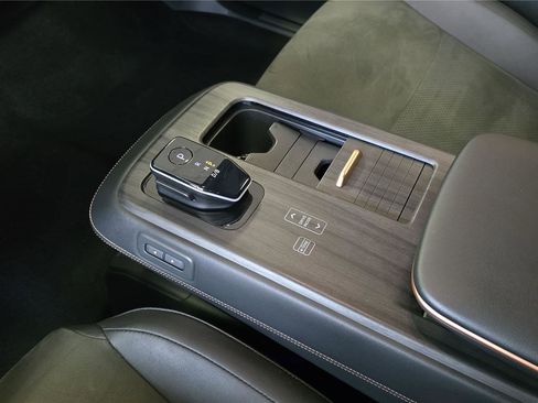 Used 2023 Nissan Ariya AWD image 23