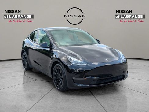Used 2022 Tesla Model Y Long Range AWD/4WD image 3