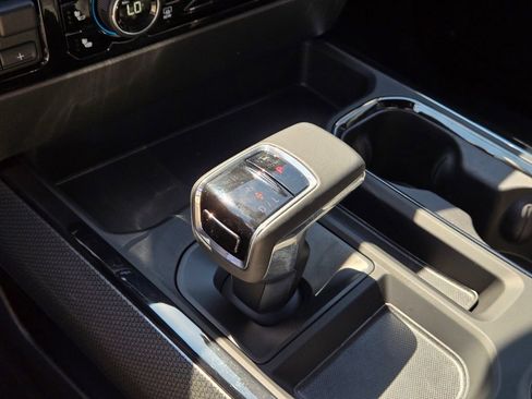 Used 2025 Chevrolet Silverado 1500 ZR2 image 25