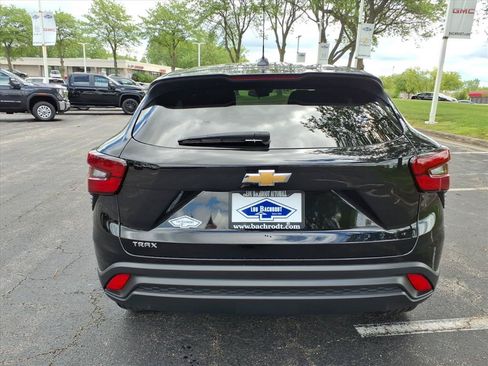 Used 2025 Chevrolet Trax LS FWD image 6