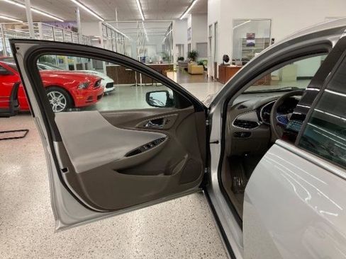 Used 2019 Chevrolet Malibu LT w/ Driver Confidence Package II image 30