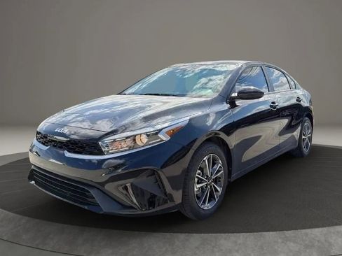 Used 2024 Kia Forte LXS FWD image 3