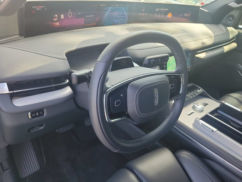 New 2025 Lincoln Navigator Reserve w/ Jet Appearance Package AWD/4WD image 16