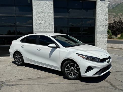 Used 2023 Kia Forte LXS FWD image 3