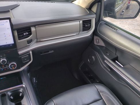 Used 2024 Ford Expedition Max XLT image 17