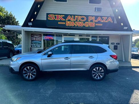 Used 2017 Subaru Outback 3.6R Limited image 3