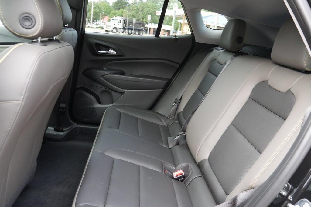 New 2026 Chevrolet Trax ACTIV w/ Sunroof Package FWD image 16