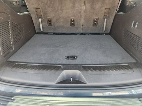 Used 2021 Chevrolet Suburban LT RWD image 29