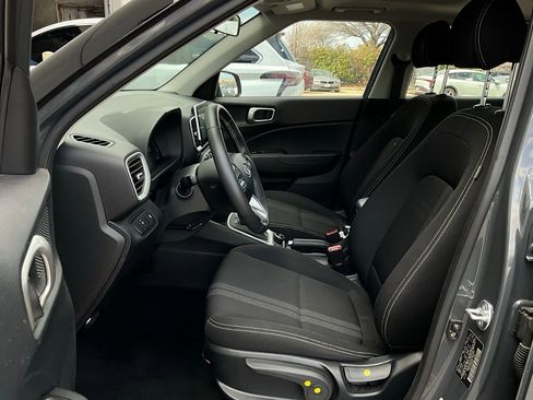Used 2025 Hyundai Venue SEL image 10