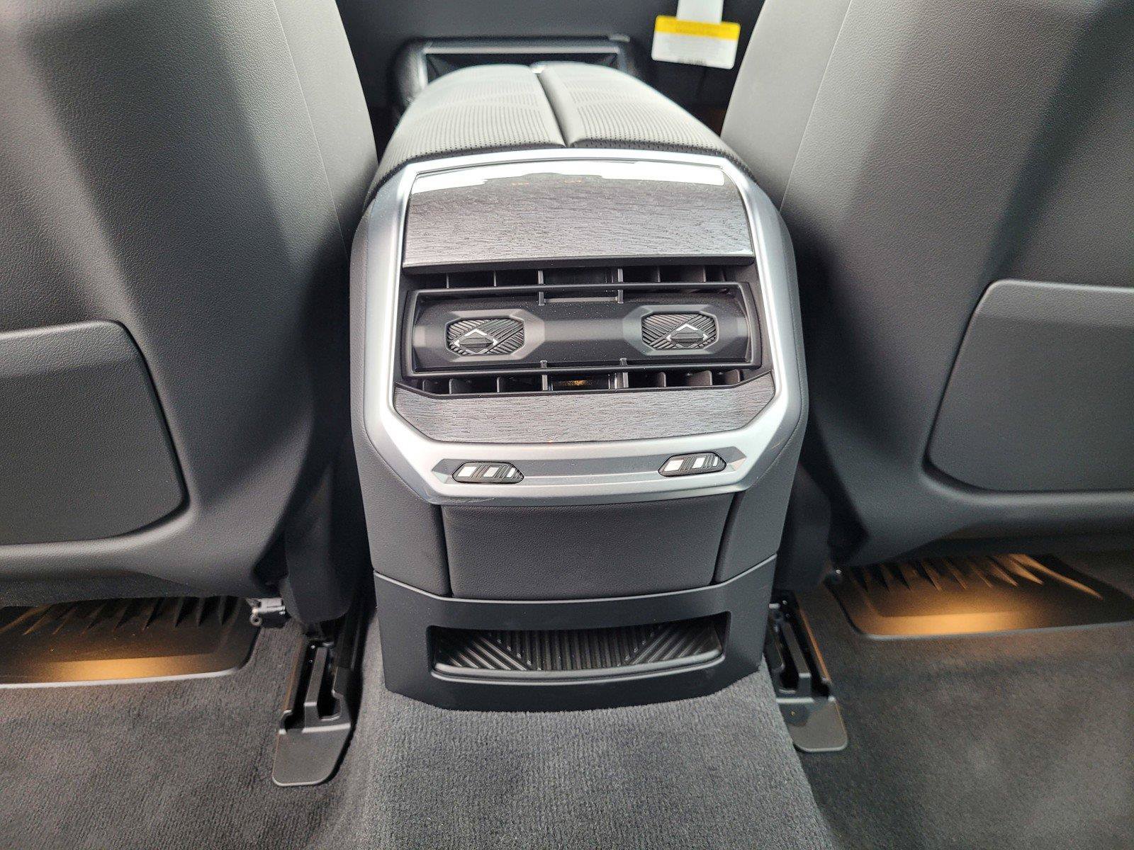 Used 2024 BMW i7 eDrive50 w/ Executive Package RWD image 19