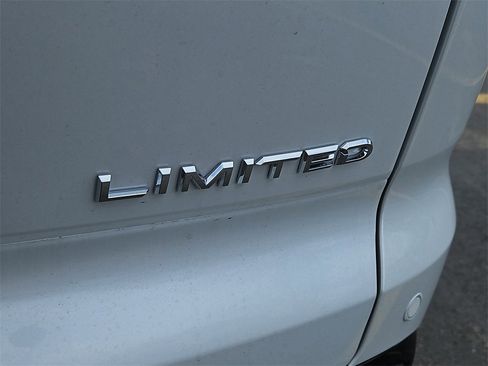 New 2025 Toyota Crown Signia Limited image 4