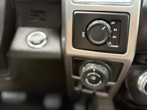 Used 2016 Ford F150 Platinum w/ Equipment Group 701A Luxury AWD/4WD image 28