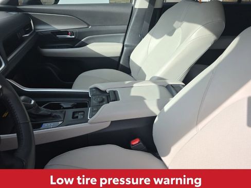 Used 2024 Toyota Grand Highlander XLE image 25