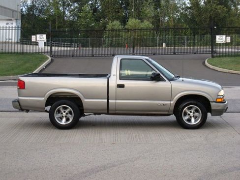 Used 2001 Chevrolet S10 Pickup LS w/ Preferred Equipment Group image 9