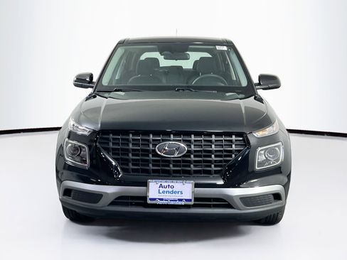 Used 2023 Hyundai Venue SE image 2