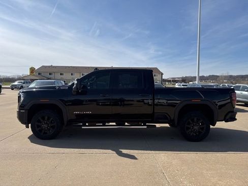 Used 2024 GMC Sierra 2500 AT4 w/ Technology Package image 9