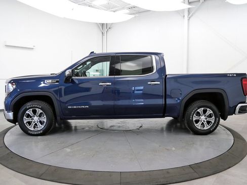 Used 2023 GMC Sierra 1500 SLT AWD/4WD image 4