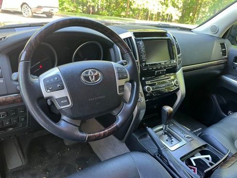 Used 2013 Toyota Land Cruiser AWD/4WD image 6