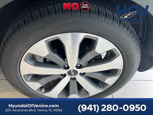 Used 2022 Kia Telluride EX w/ EX Premium Package FWD image 11