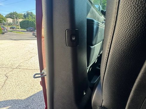 Used 2015 Dodge Grand Caravan SXT FWD image 17