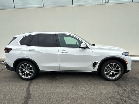 Certified 2025 BMW X5 xDrive50e image 3
