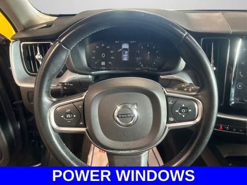 Used 2020 Volvo XC60 T5 Momentum image 21