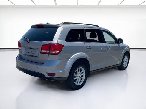 Used 2019 Dodge Journey SE w/ Premium Group FWD image 4