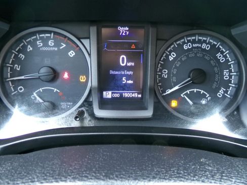 Used 2016 Toyota Tacoma TRD Sport w/ Towing Package AWD/4WD image 7