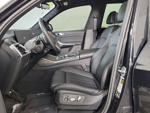 Certified 2025 BMW X7 xDrive40i image 9