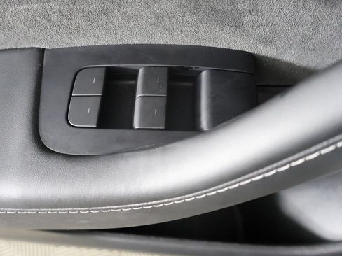 Used 2022 Tesla Model Y Long Range AWD/4WD image 39