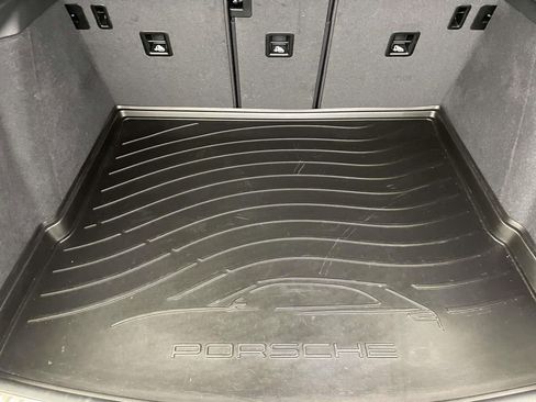 Certified 2025 Porsche Macan image 20