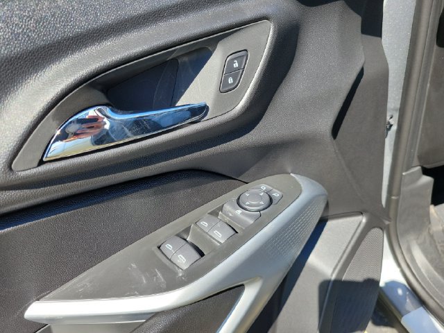 New 2026 Chevrolet Trax LS w/ LS Convenience Package FWD image 18