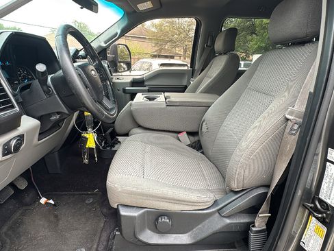 Used 2017 Ford F150 XLT RWD image 9