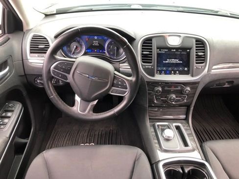 Used 2021 Chrysler 300 Touring w/ Sport Appearance Package RWD image 19