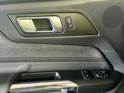 Used 2025 Ford Mustang Coupe RWD image 17