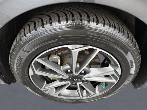 Used 2022 Kia Forte LXS image 9