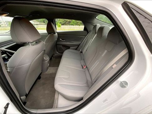 Used 2024 Hyundai Elantra SEL FWD image 15