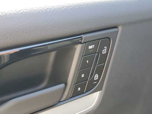 Used 2024 Porsche Cayenne image 20